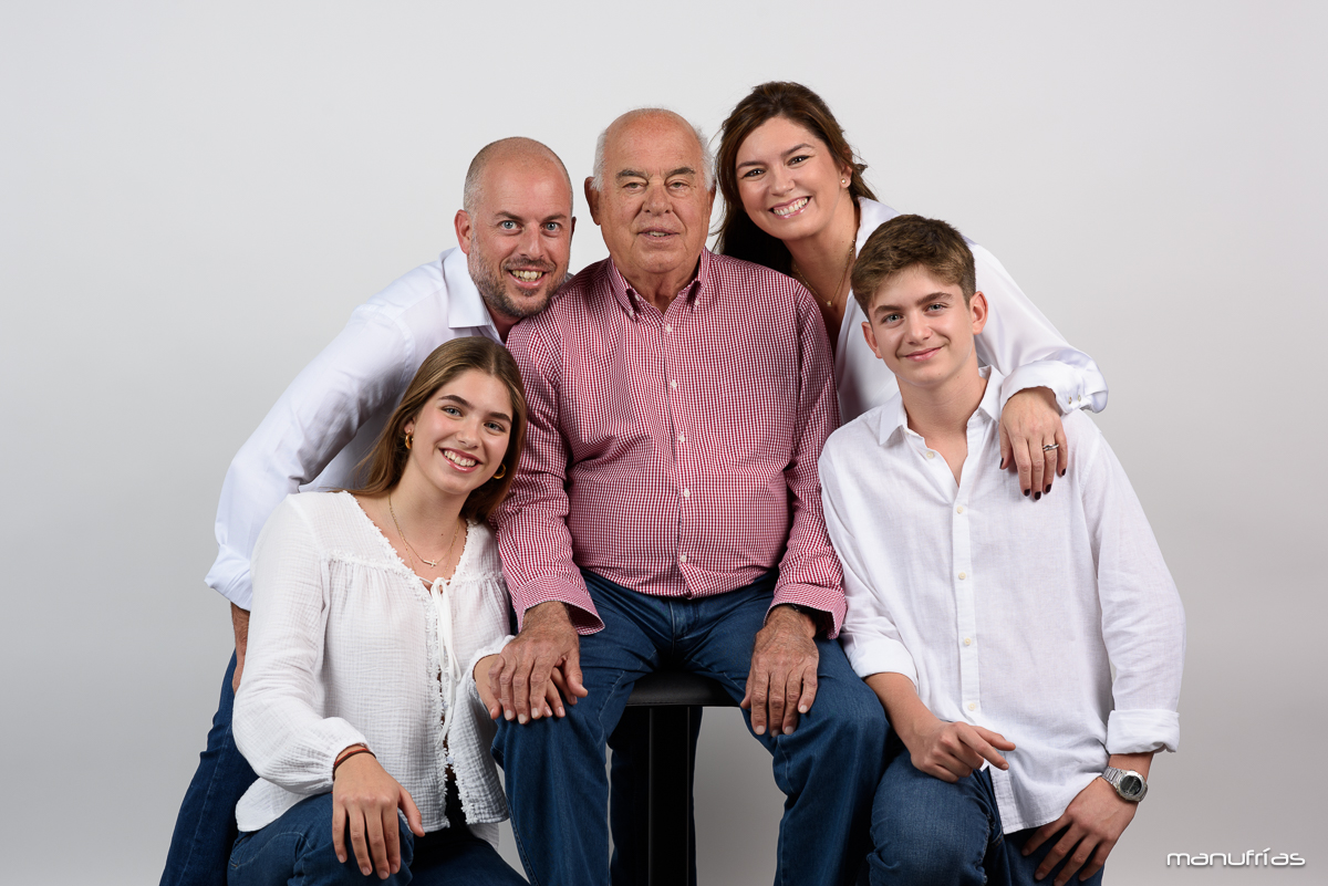 manufrias-sesion-fotografica-de-familia-en-estudio-sevilla