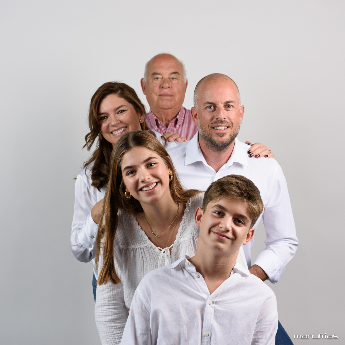 manufrias-sesion-fotografica-de-familia-en-estudio-sevilla