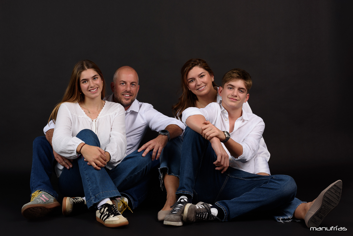 manufrias-sesion-fotografica-de-familia-en-estudio-sevilla