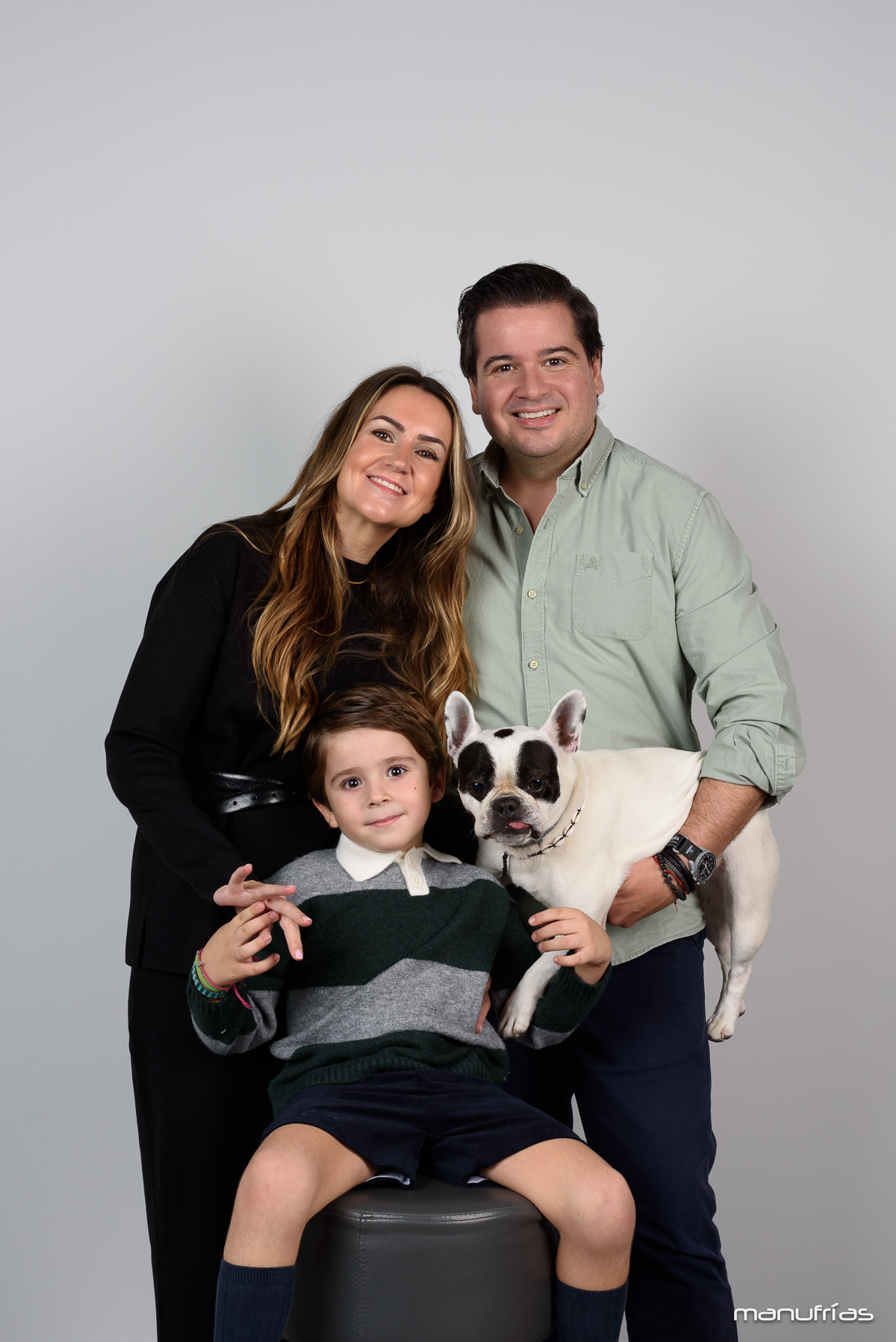 sesion-fotografica-familia-en-estudio-sevilla