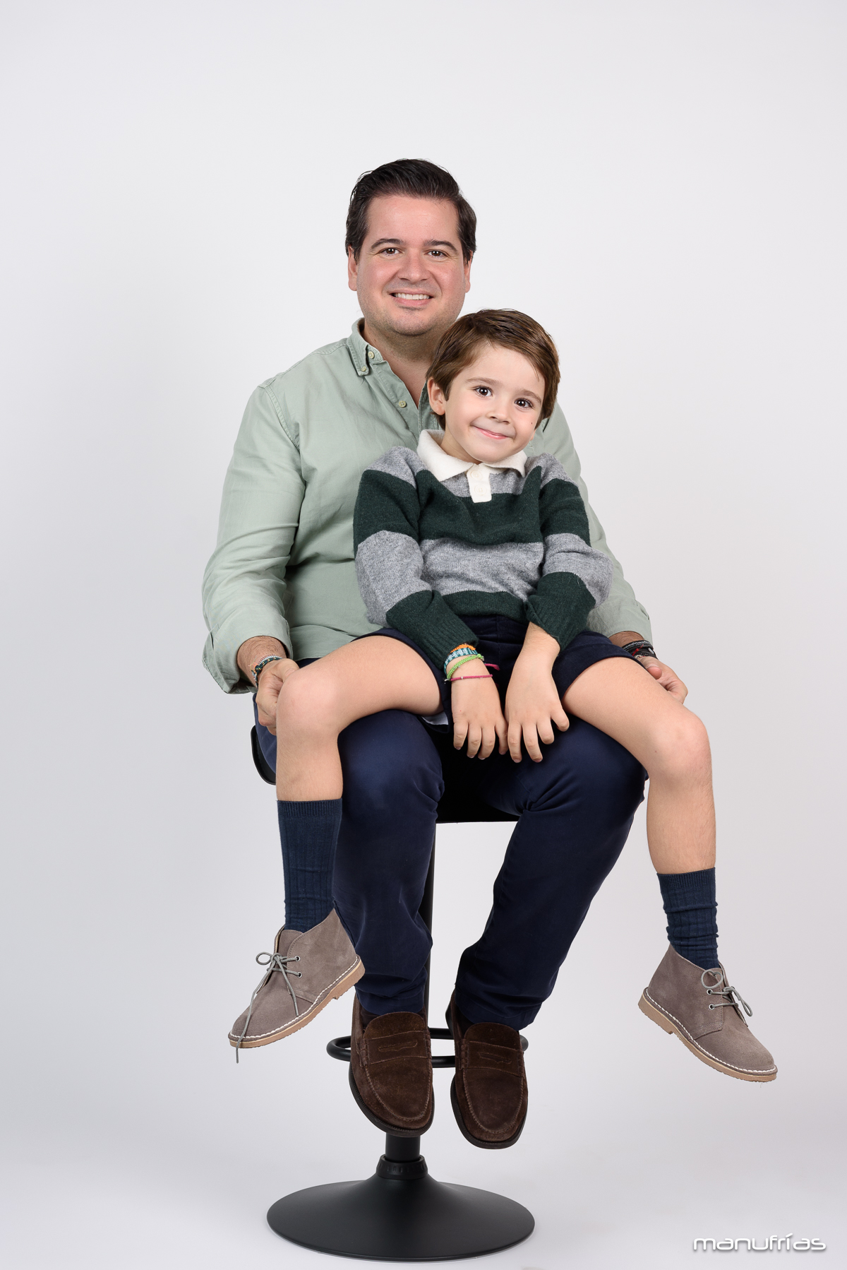 sesion-fotografica-familia-en-estudio-sevilla