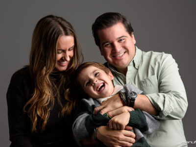 sesion-fotografica-familia-en-estudio-sevilla